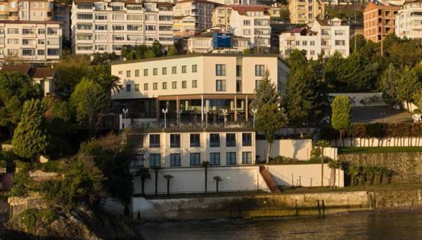 Waveside Hotel