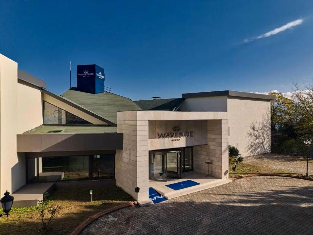 Waveside Hotel