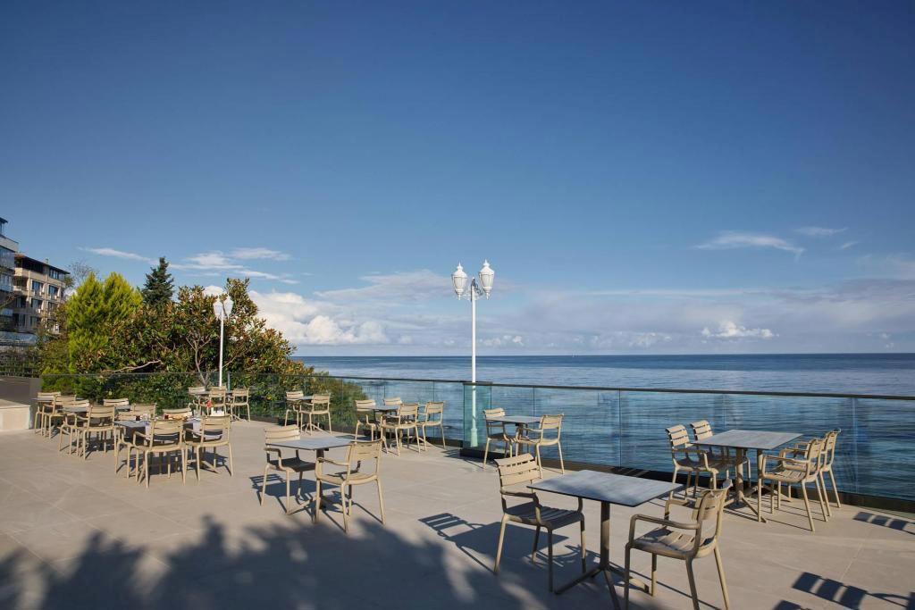 Waveside Hotel