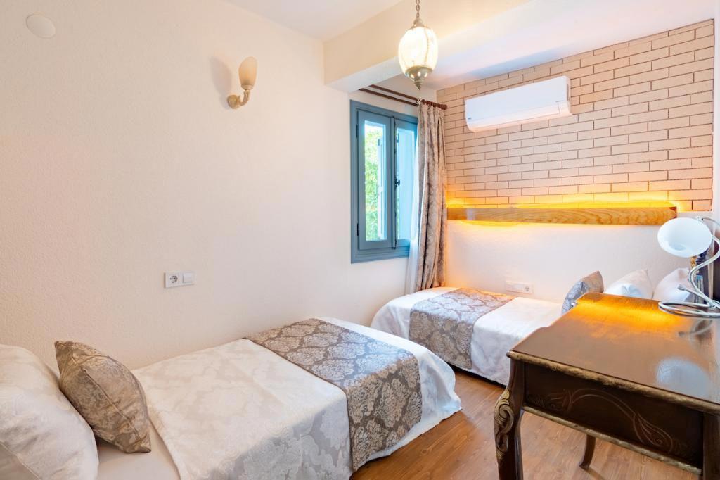 Ayvalık Rebetiko Otel