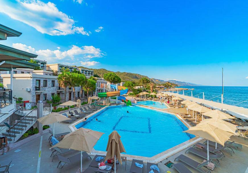 Dc Club Assos Eden Gardens Hotel