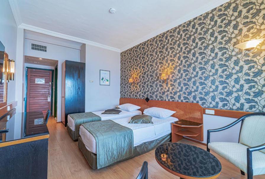 Dc Club Assos Eden Gardens Hotel
