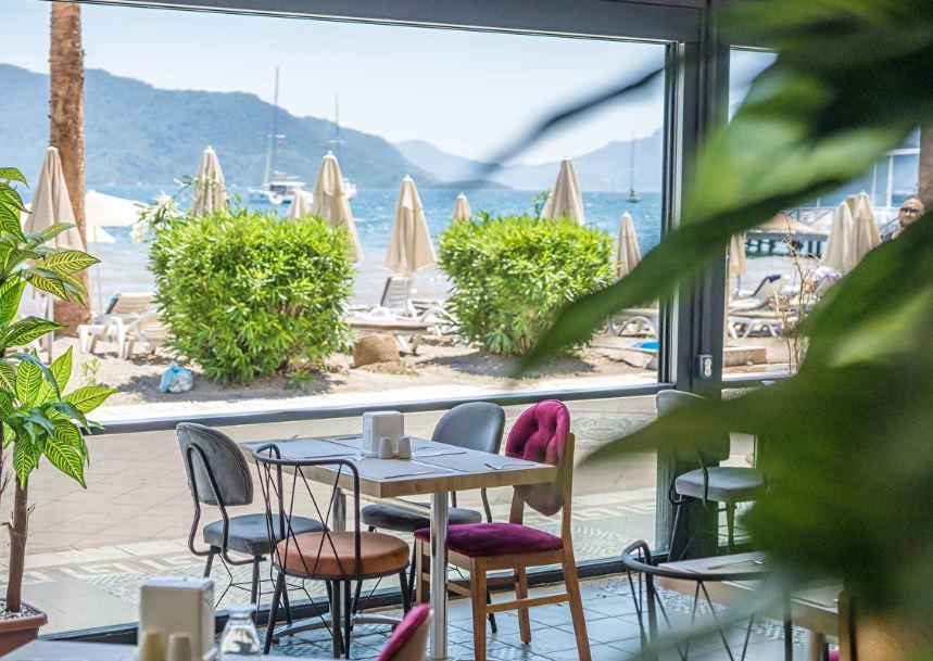 Point Beach Hotel