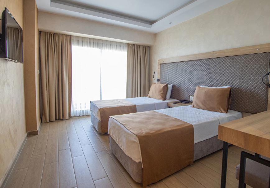 Point Beach Hotel