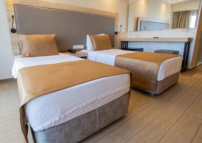 Point Beach Hotel