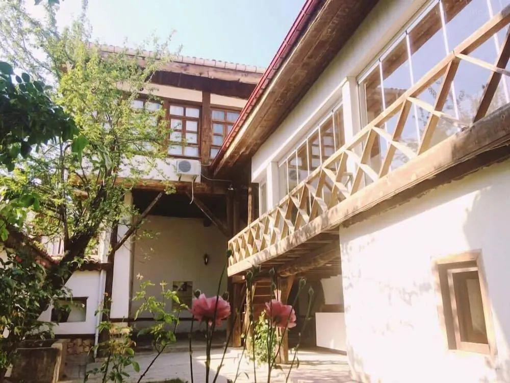 Yalvaç Konakları