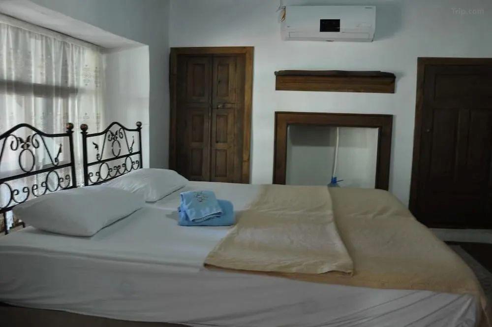 Yalvaç Konakları