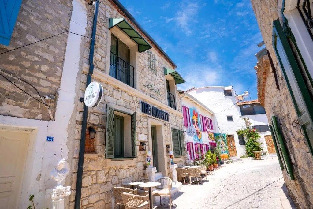 The Comelly Alaçatı