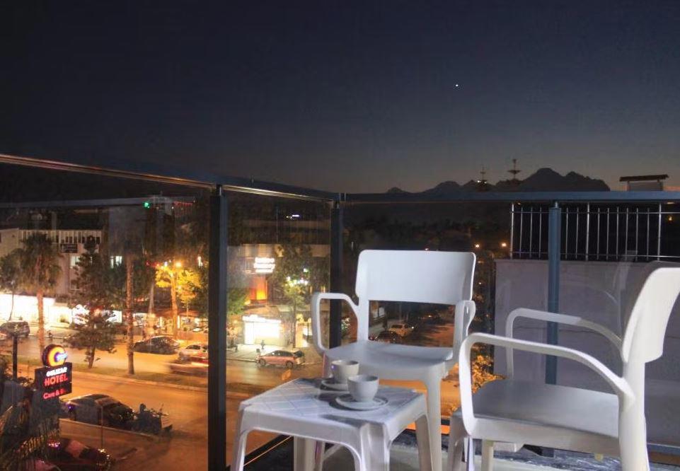 Retro Star Suites