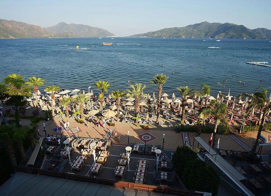 Maris Beach Hotel