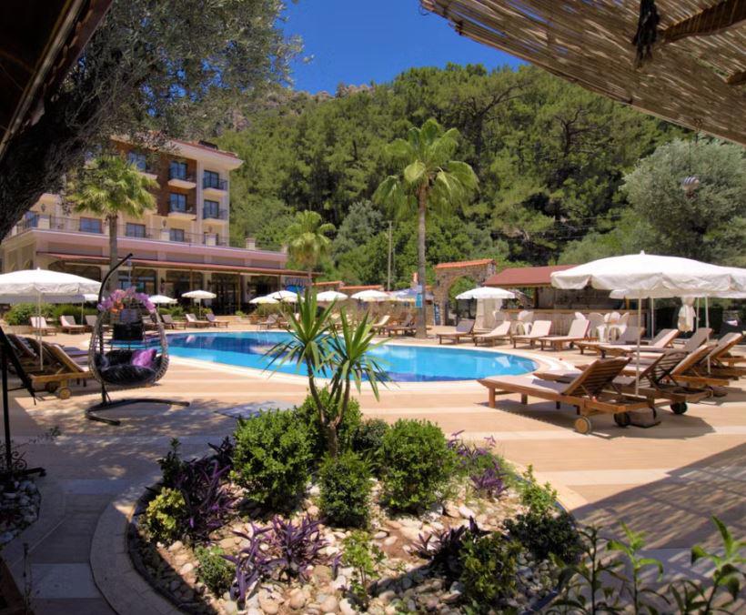 Meril Club Hotel
