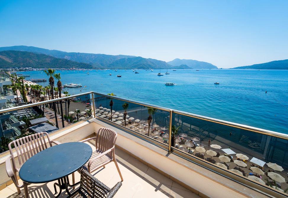 Aurasia Beach Hotel