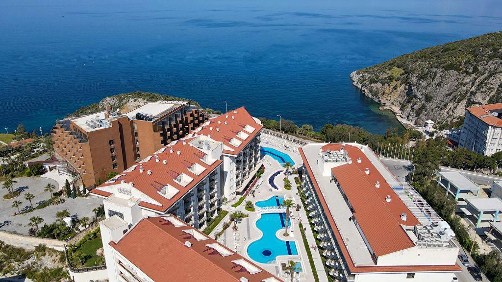 Ramada Hotel & Suites by Wyndham Kuşadası