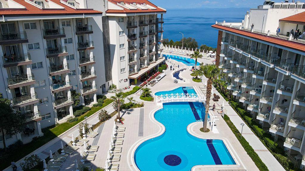 Ramada Hotel & Suites by Wyndham Kuşadası