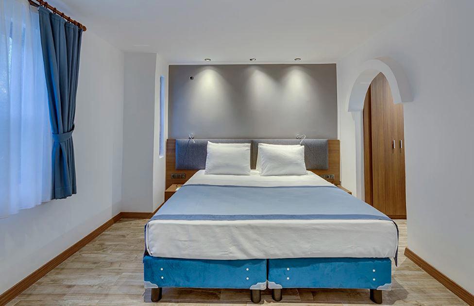 Adella Garden Marina Hotel