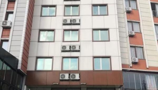 Larok Hotel