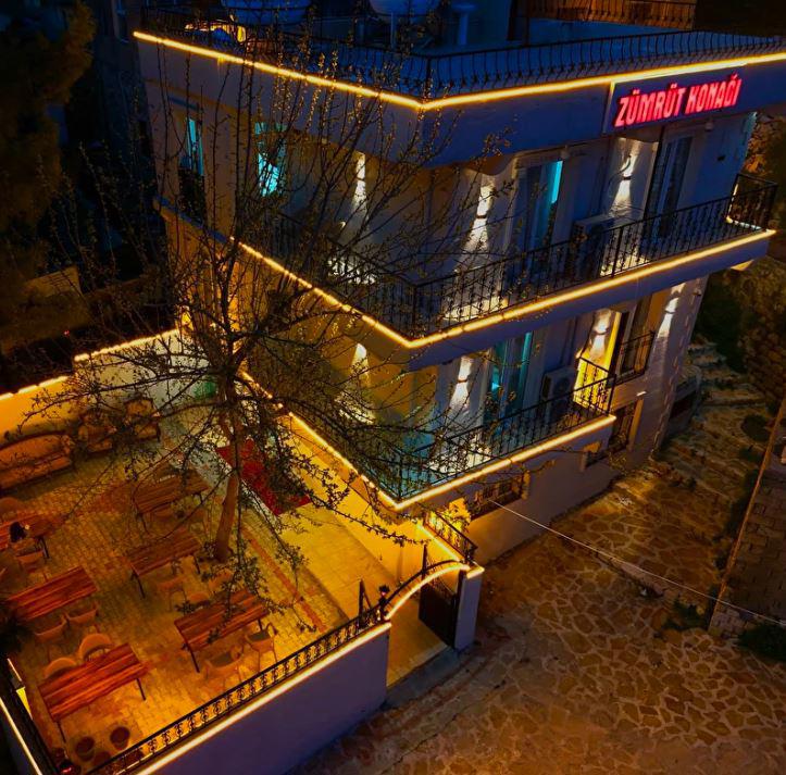 Zümrüt Konağı