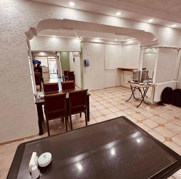 Hotel Sera