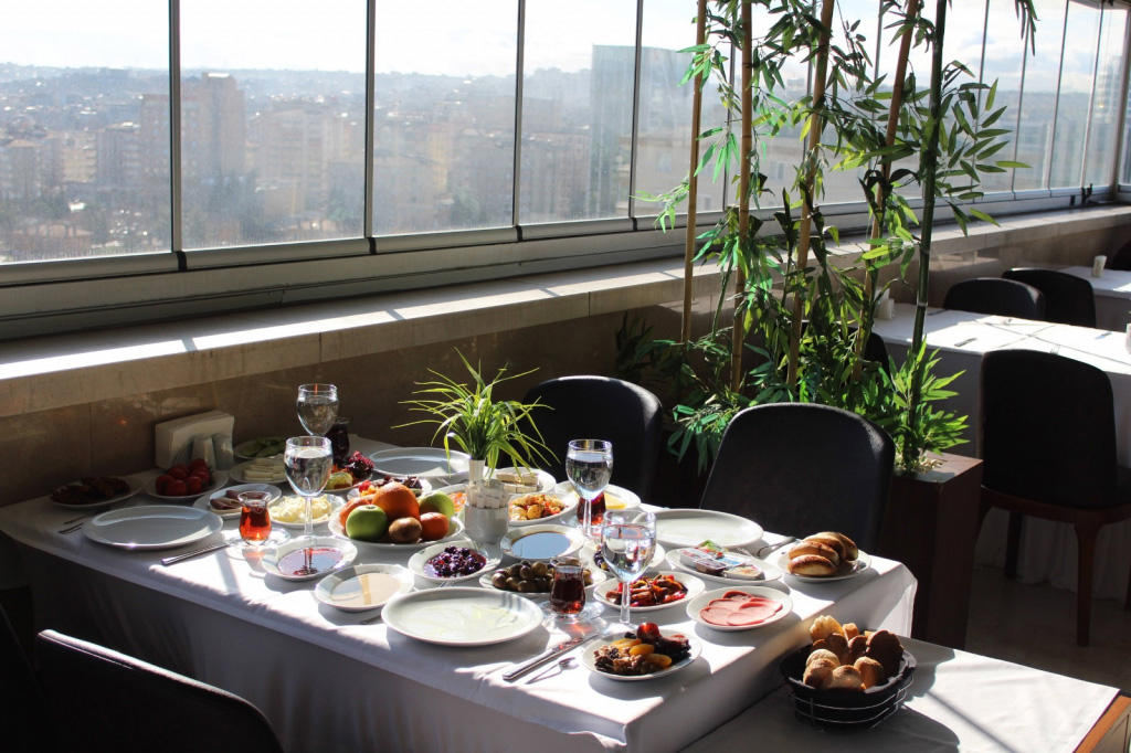 Teymur Continental Hotel & Convention Center
