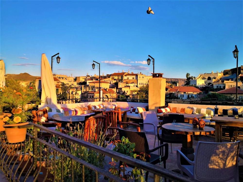 Larissa Cave Hotel