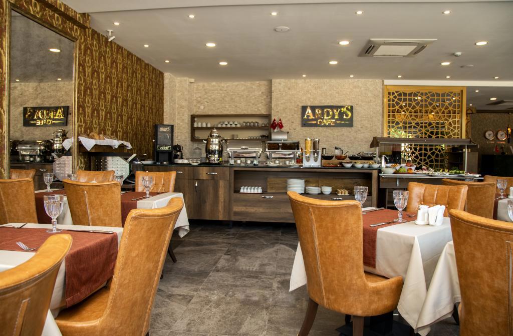Ardy's Hotel