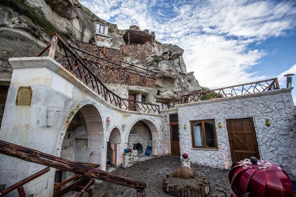 Nar Cave House