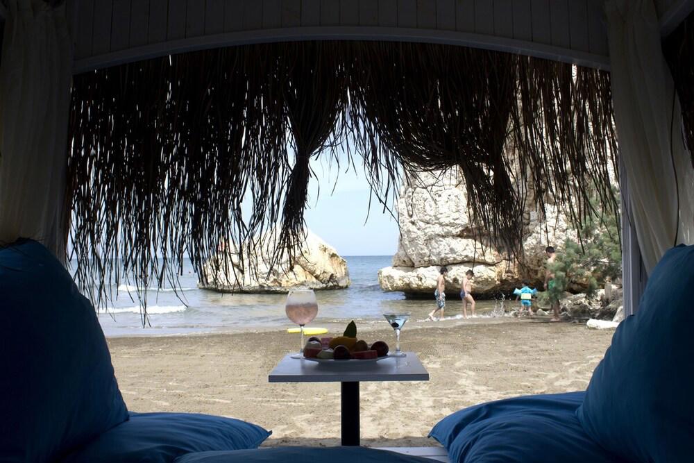 Mavi Beyaz Hotel & Beach Club