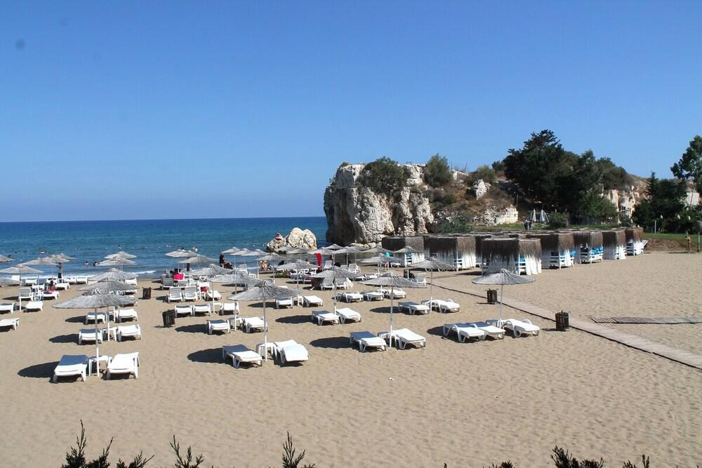 Mavi Beyaz Hotel & Beach Club