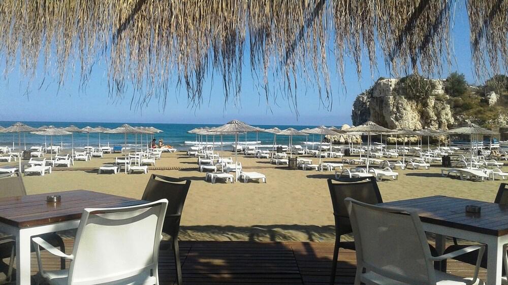 Mavi Beyaz Hotel & Beach Club