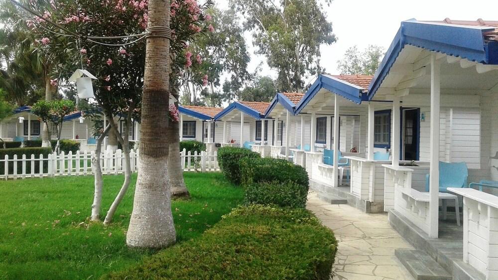 Mavi Beyaz Hotel & Beach Club