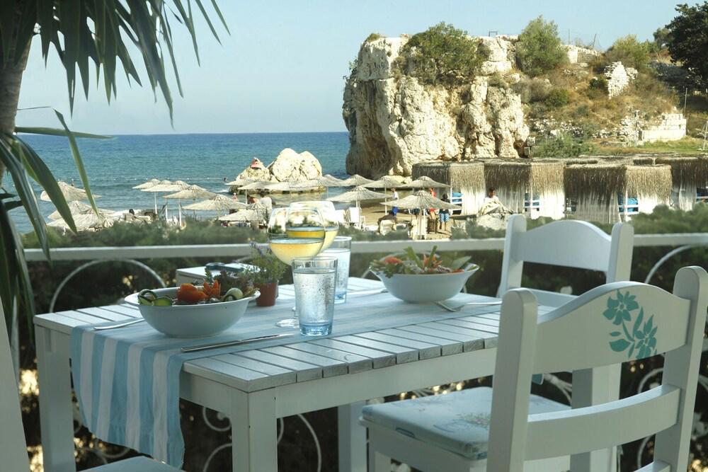 Mavi Beyaz Hotel & Beach Club