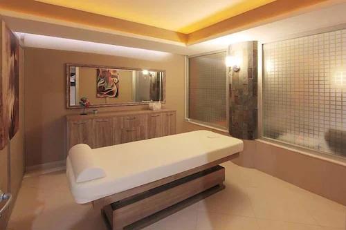 Forum Suite Hotel