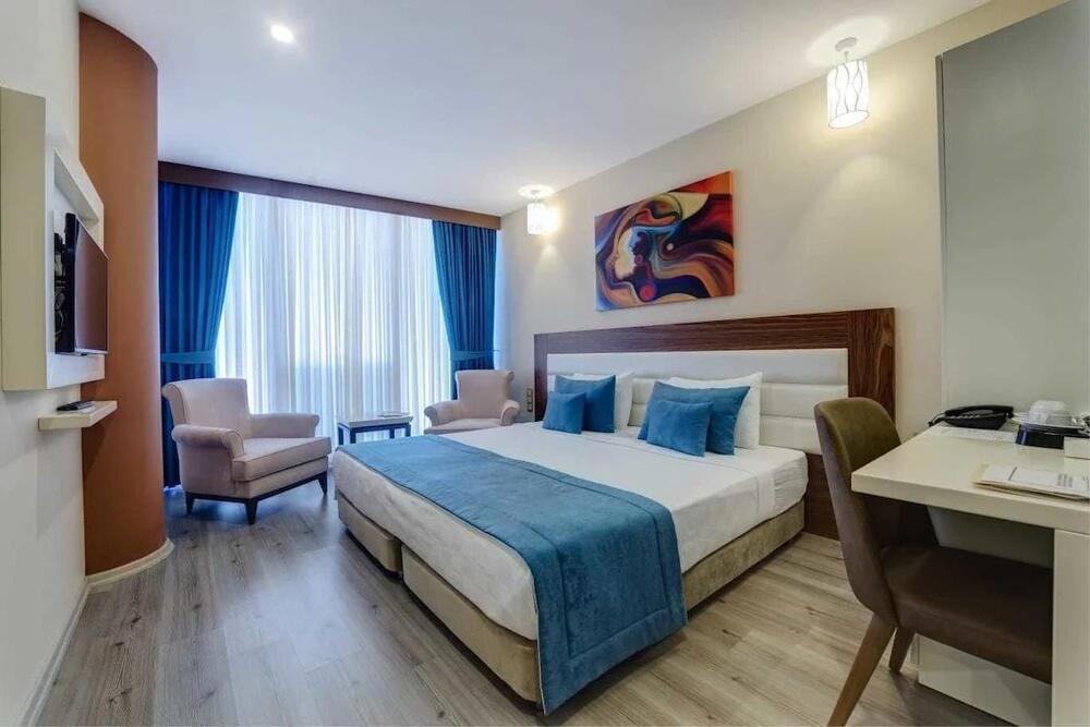 Forum Suite Hotel