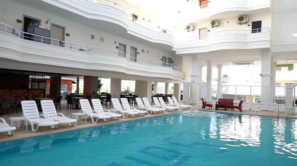 Club Efes Otel