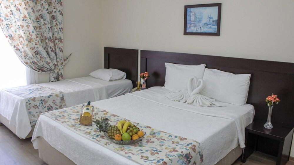 Club Efes Otel
