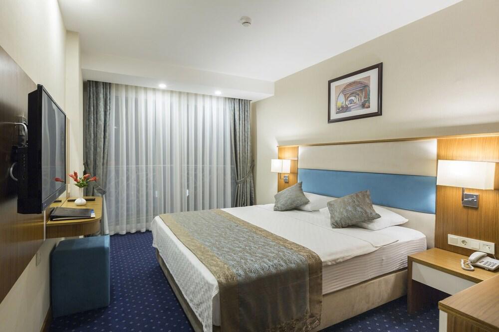 Marpessa Blue Beach Hotel