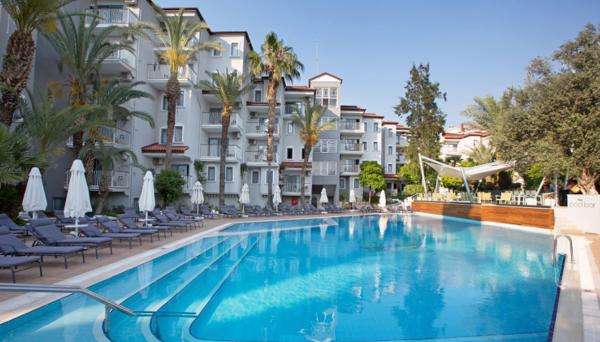 Paloma Marina Suites