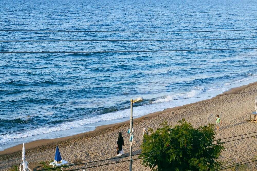 The Lavington Beach Hotel