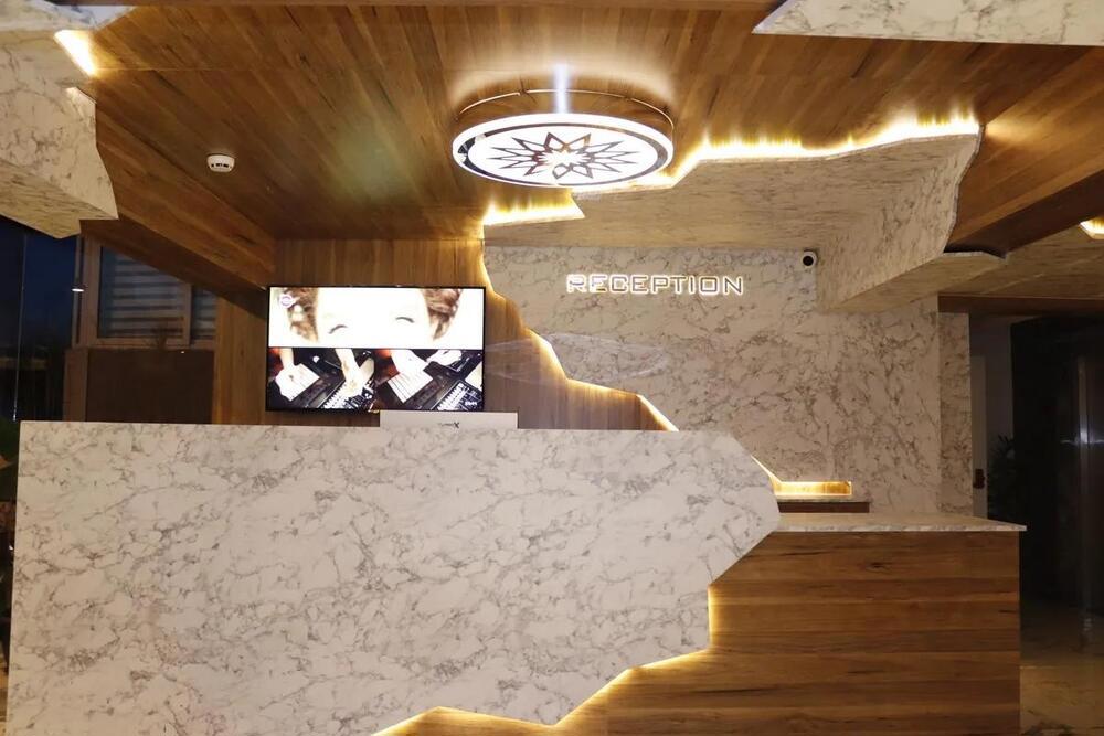 The Lavington Beach Hotel