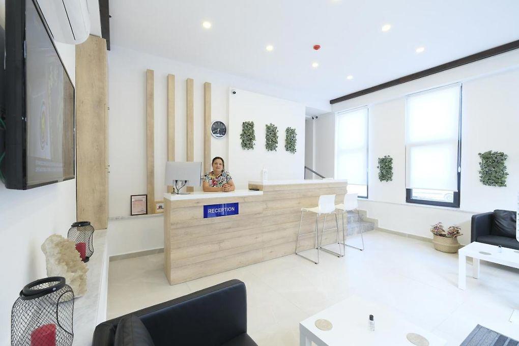 Tut Hotel