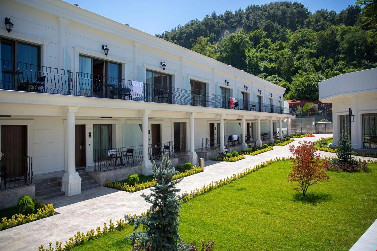 North Door Hotel