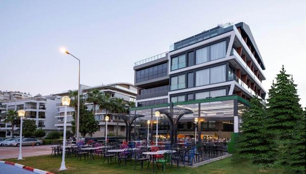 Lucky Monkey Hotel