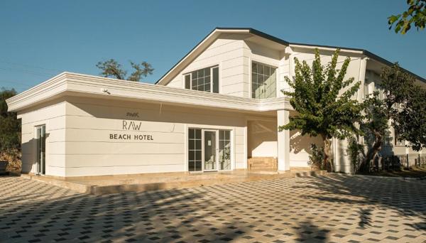Raw Beach Hotel