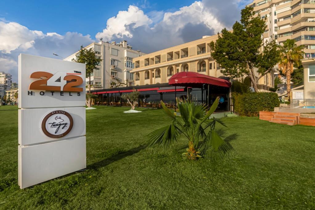 Tema 242 Hotel