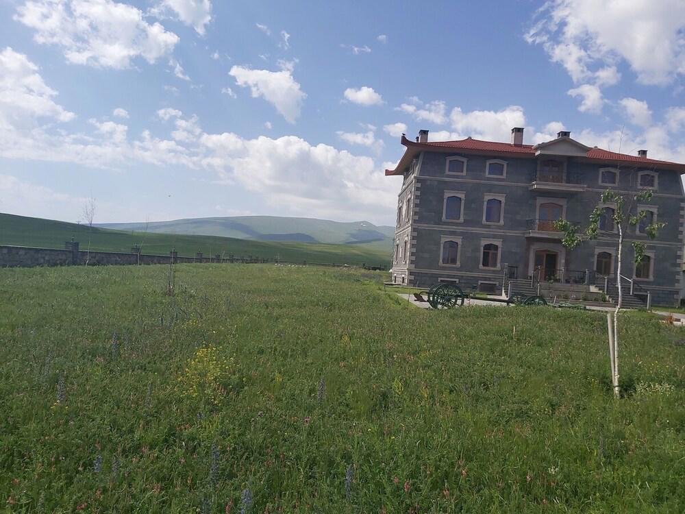 Çıldır Gölü Konağı