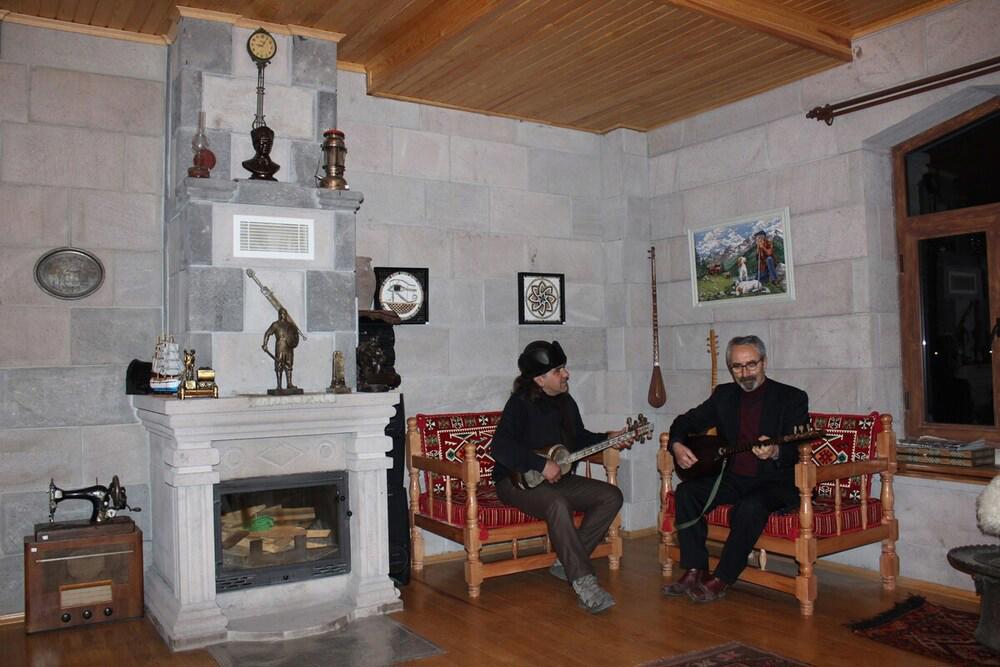 Çıldır Gölü Konağı