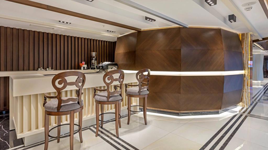 B Business Hotel & Spa