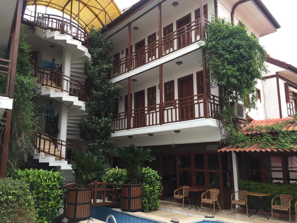 Karyatit Hotel