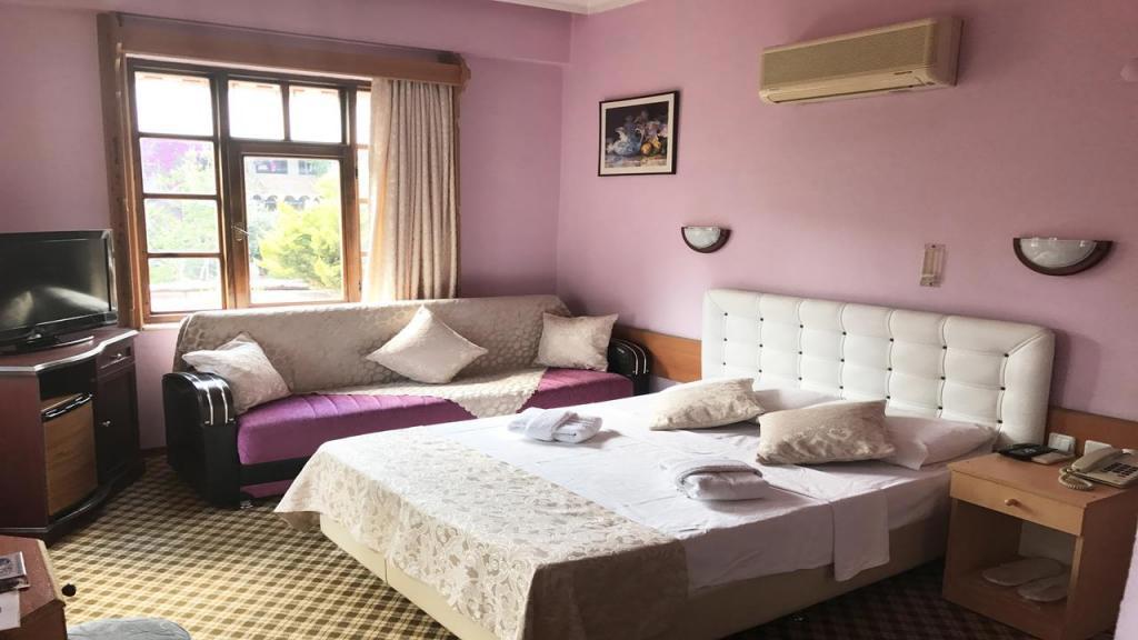 Karyatit Hotel