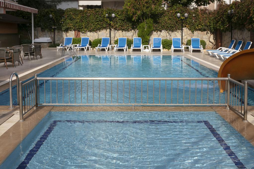 Lara Dinc Hotel
